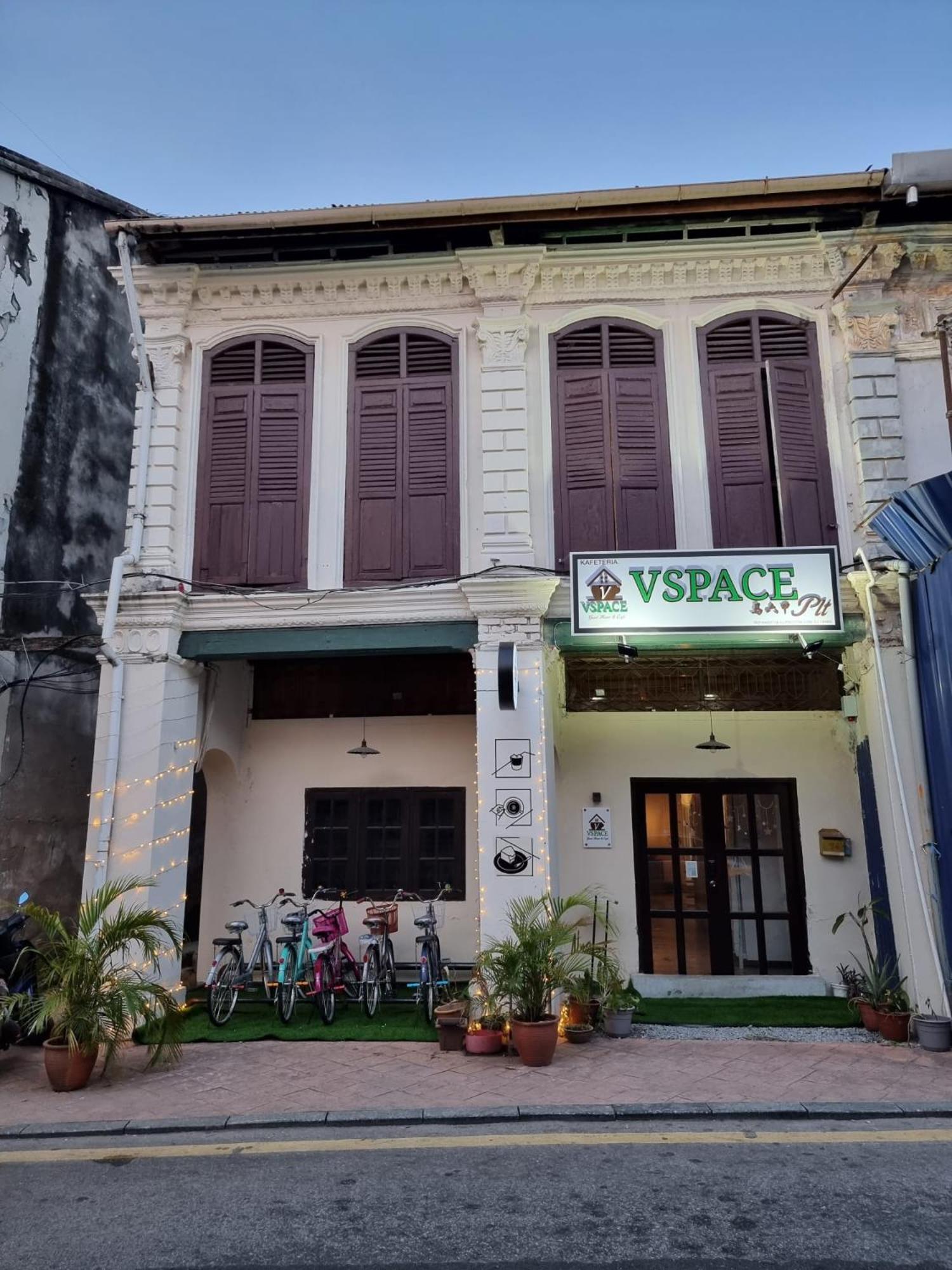 V Space Capsule Cafe Melaka Hotel ภายนอก รูปภาพ